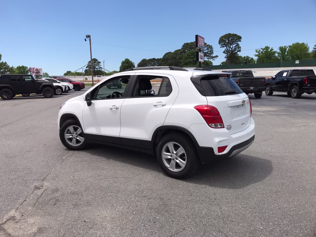 2022 Summit White Chevrolet Trax LT FWD SUV