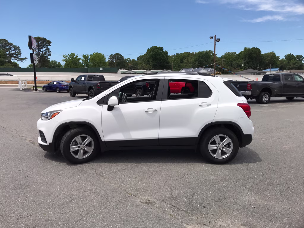 2022 Summit White Chevrolet Trax LT FWD SUV