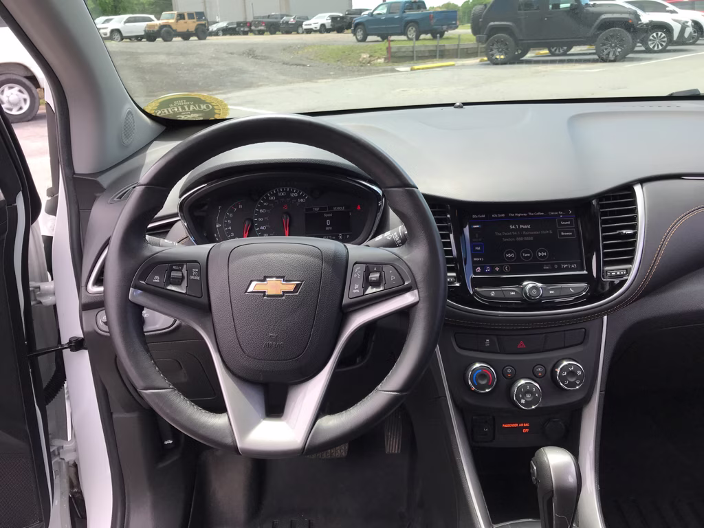 2022 Summit White Chevrolet Trax LT FWD SUV