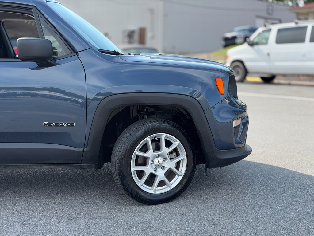 2022 Slate Blue Pearlcoat Jeep Renegade Latitude 4X4 SUV