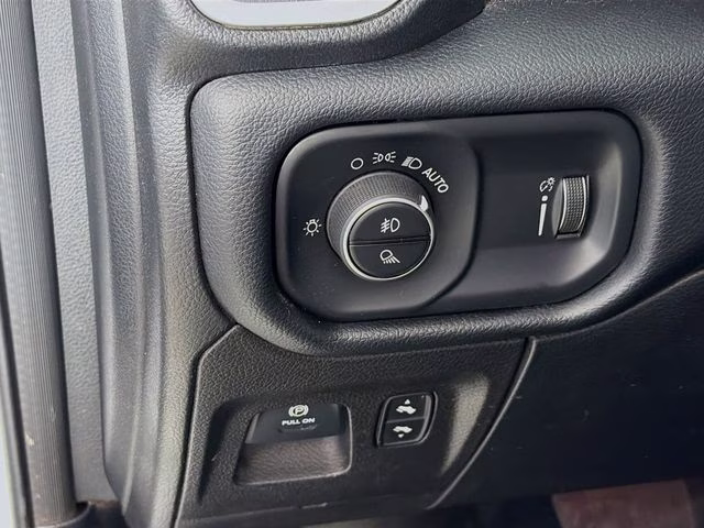 2020 Bright White Clearcoat Ram 1500 Big Horn/Lone Star 4X4 Truck