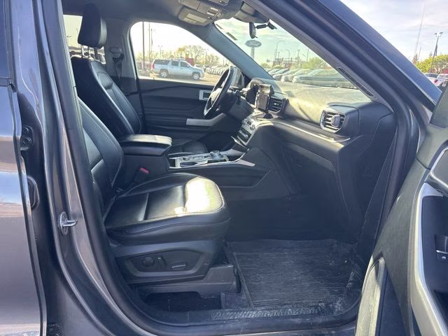 2021 Carbonized Gray Metallic Ford Explorer XLT 4X4 SUV