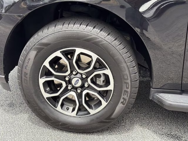 2024 Black Metallic Ford Expedition XLT 4X4 SUV