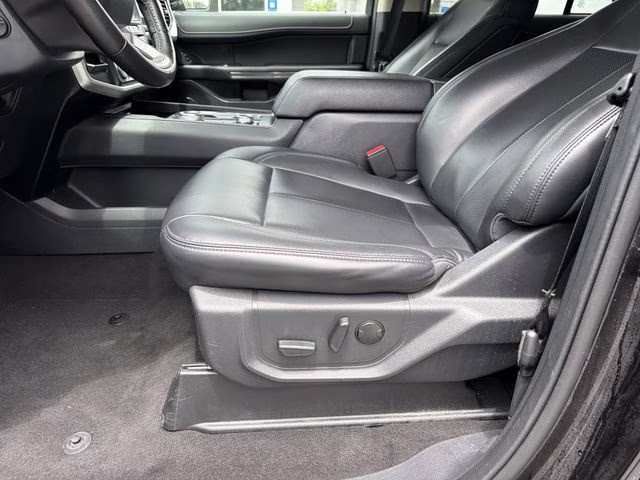 2024 Black Metallic Ford Expedition XLT 4X4 SUV