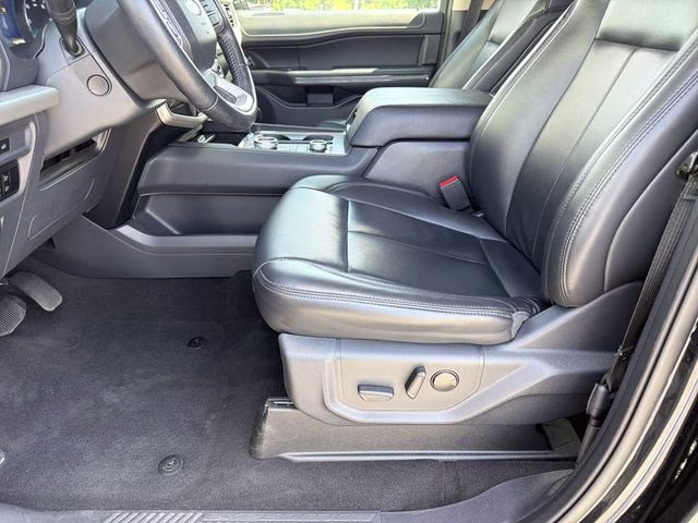 2024 Black Metallic Ford Expedition XLT 4X4 SUV