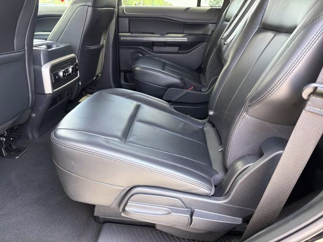 2024 Black Metallic Ford Expedition XLT 4X4 SUV