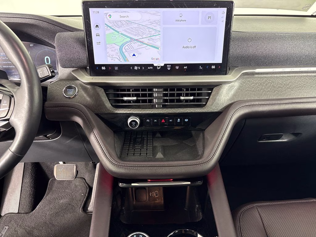 2025 Space White Metallic Ford Explorer Platinum 4X4 SUV