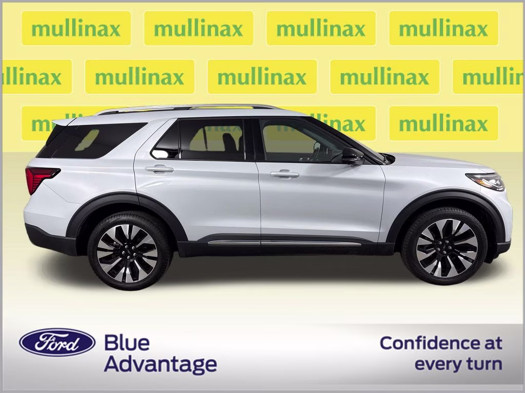 2025 Space White Metallic Ford Explorer Platinum 4X4 SUV