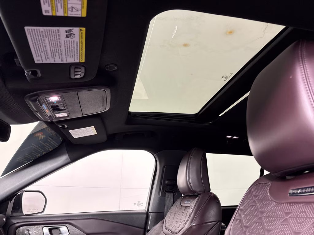 2025 Space White Metallic Ford Explorer Platinum 4X4 SUV