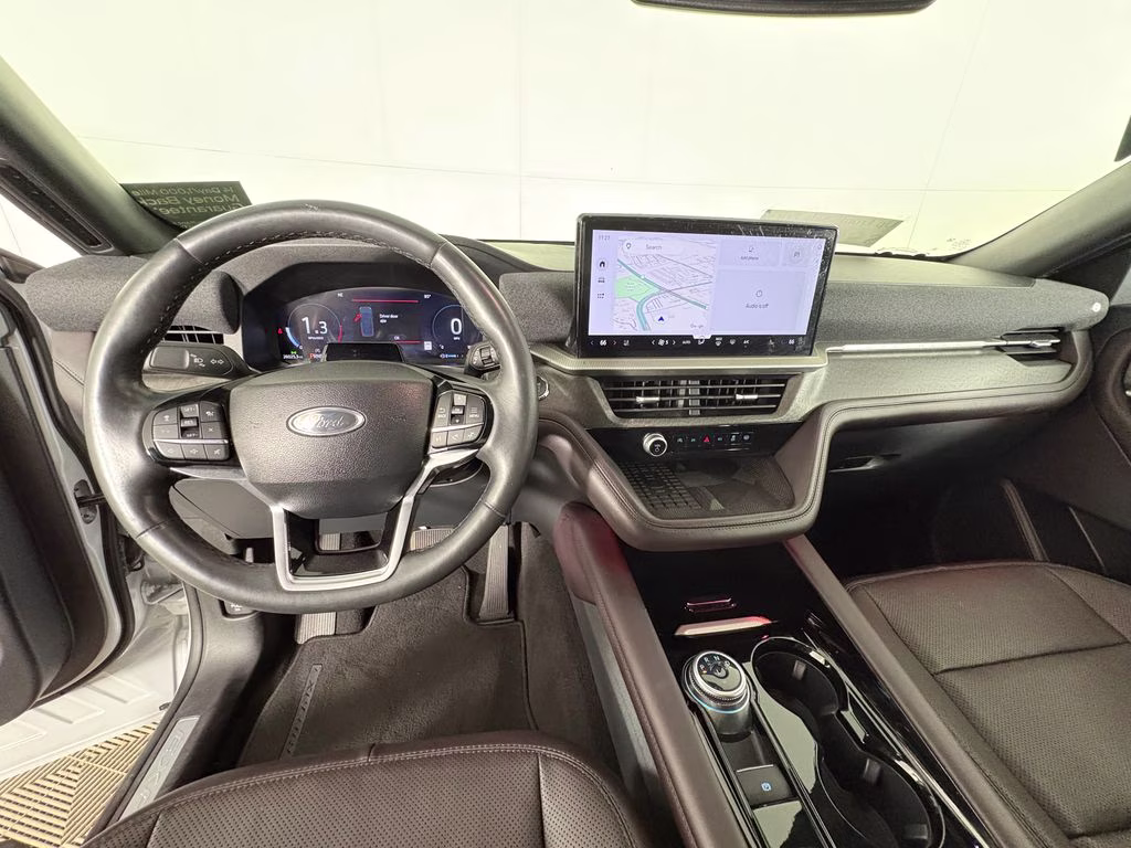2025 Space White Metallic Ford Explorer Platinum 4X4 SUV