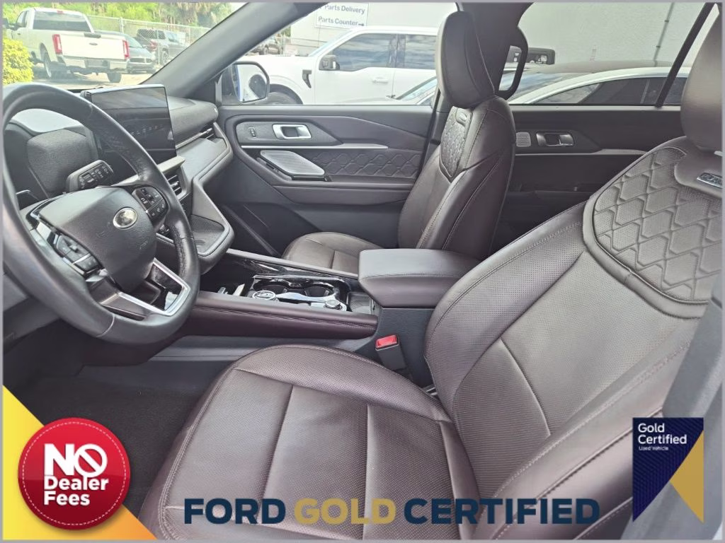 2025 White Metallic Ford Explorer Platinum 4X4 SUV