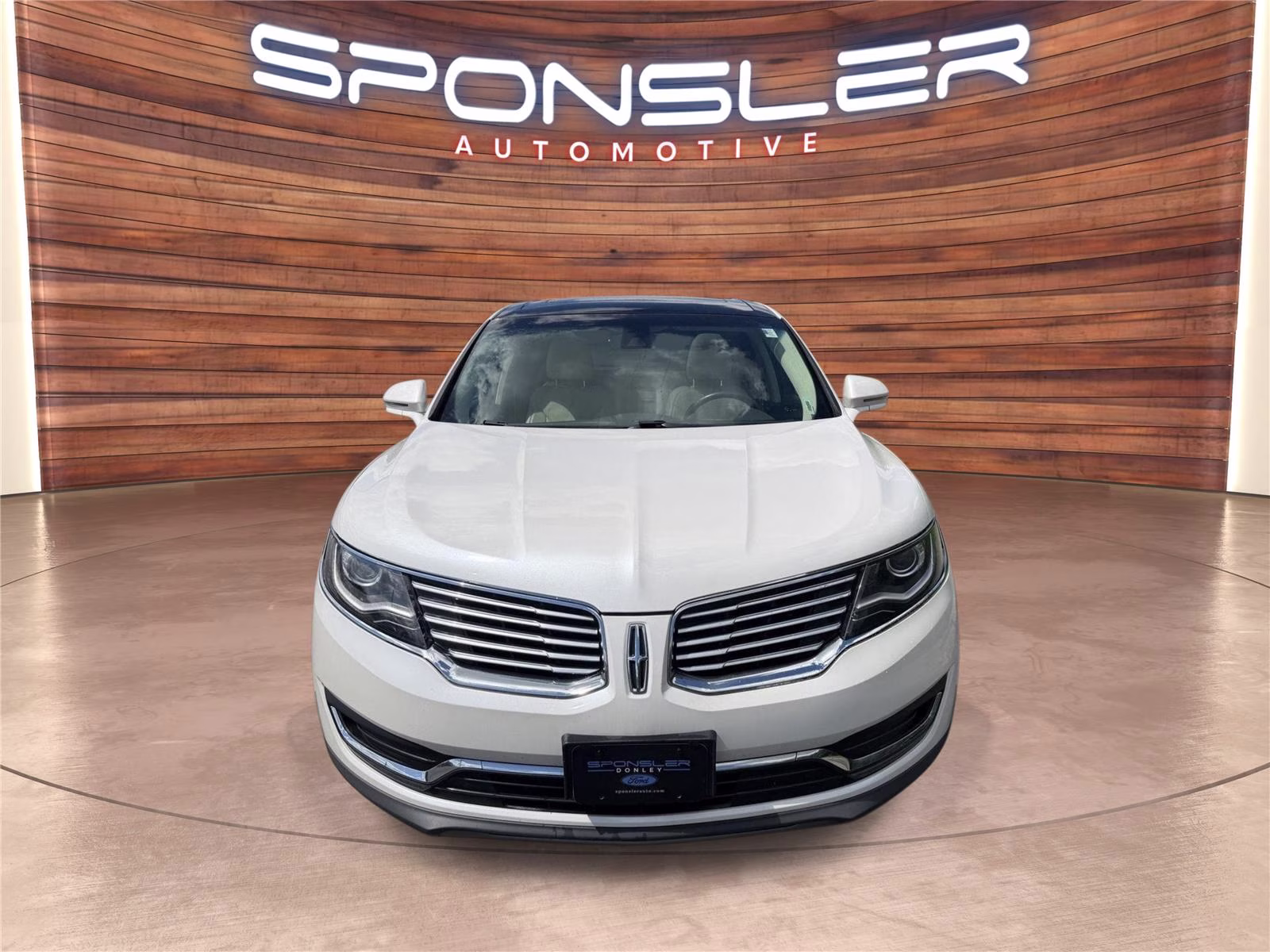 2016 White Platinum Metallic Tri-Coat Lincoln MKX Reserve FWD SUV