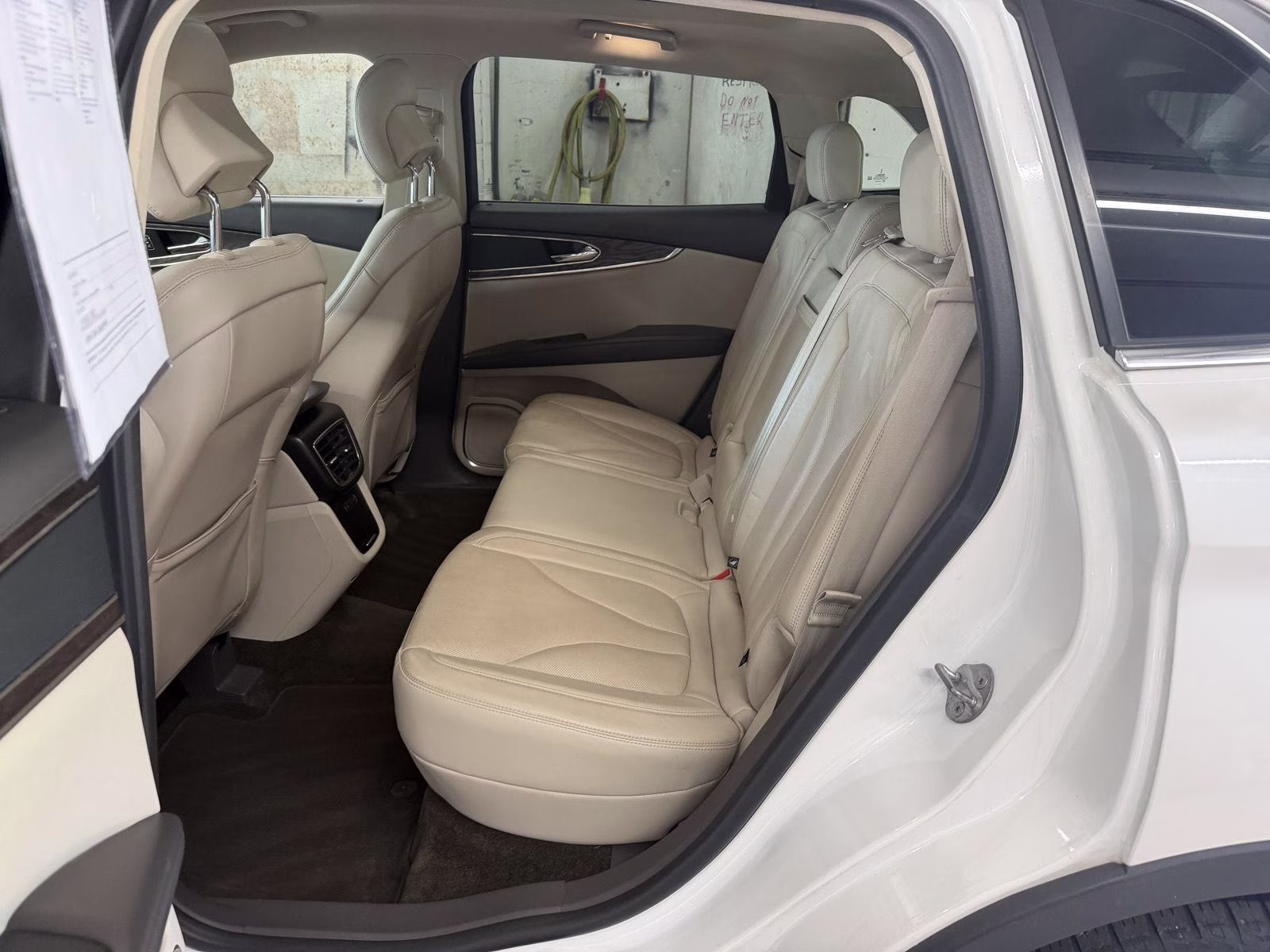 2016 White Platinum Metallic Tri-Coat Lincoln MKX Reserve FWD SUV
