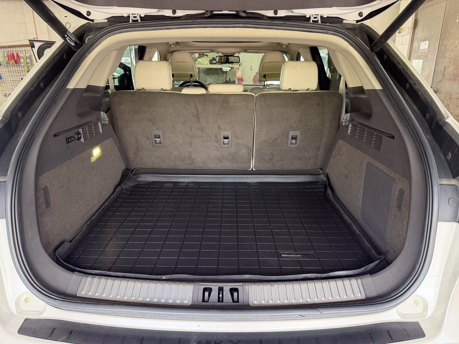 2016 White Platinum Metallic Tri-Coat Lincoln MKX Reserve FWD SUV