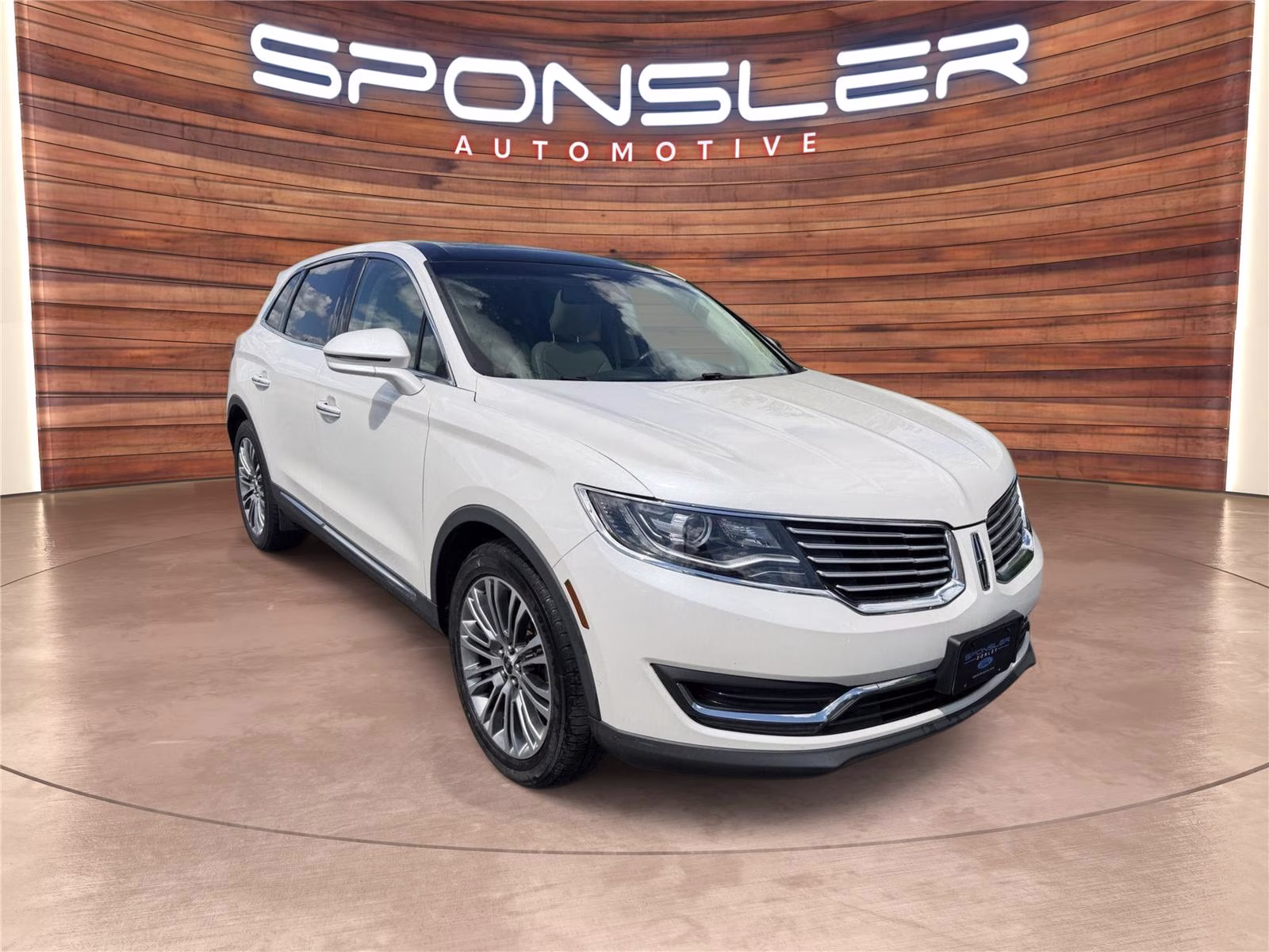 2016 White Platinum Metallic Tri-Coat Lincoln MKX Reserve FWD SUV
