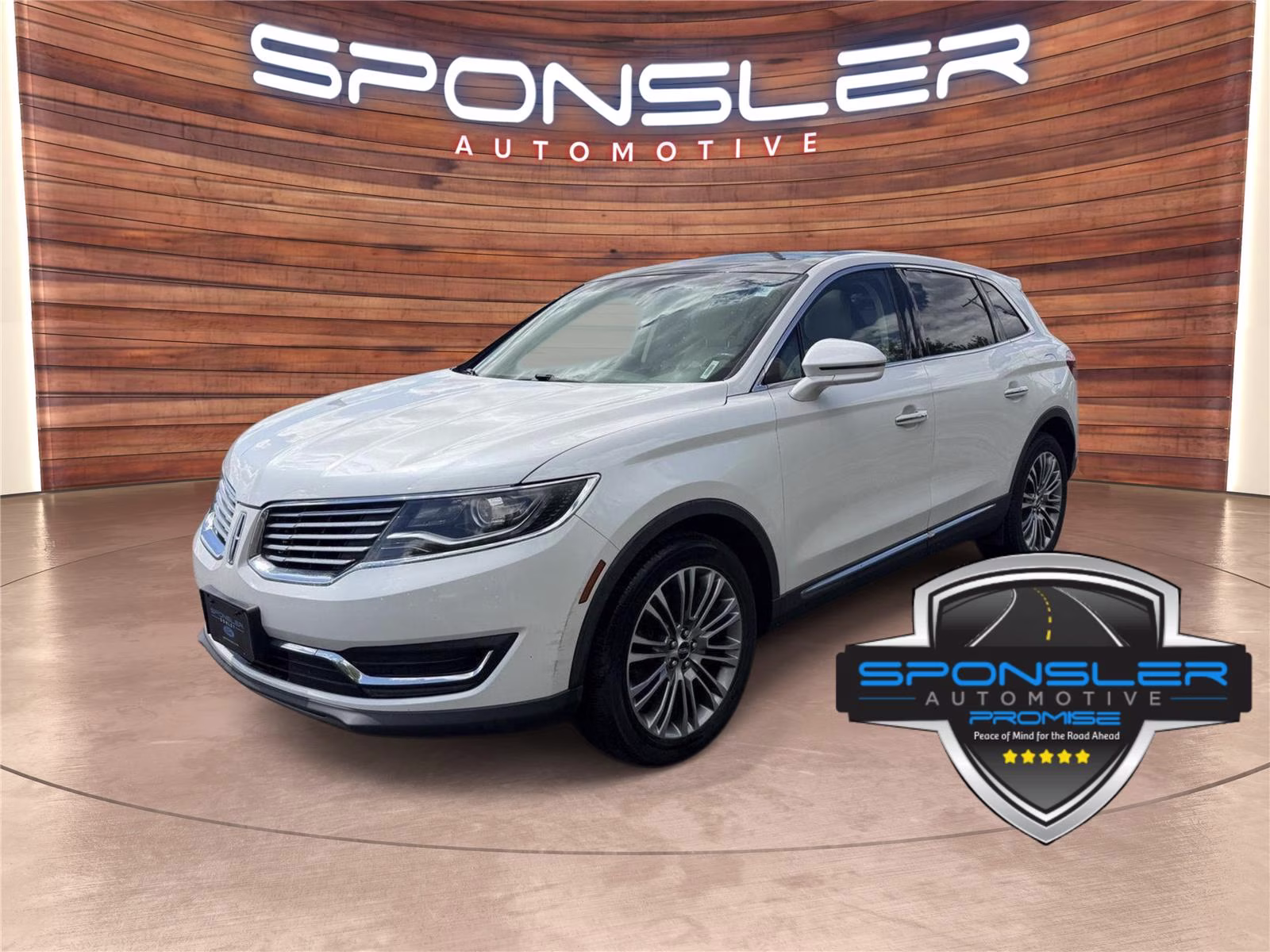 2016 White Platinum Metallic Tri-Coat Lincoln MKX Reserve FWD SUV