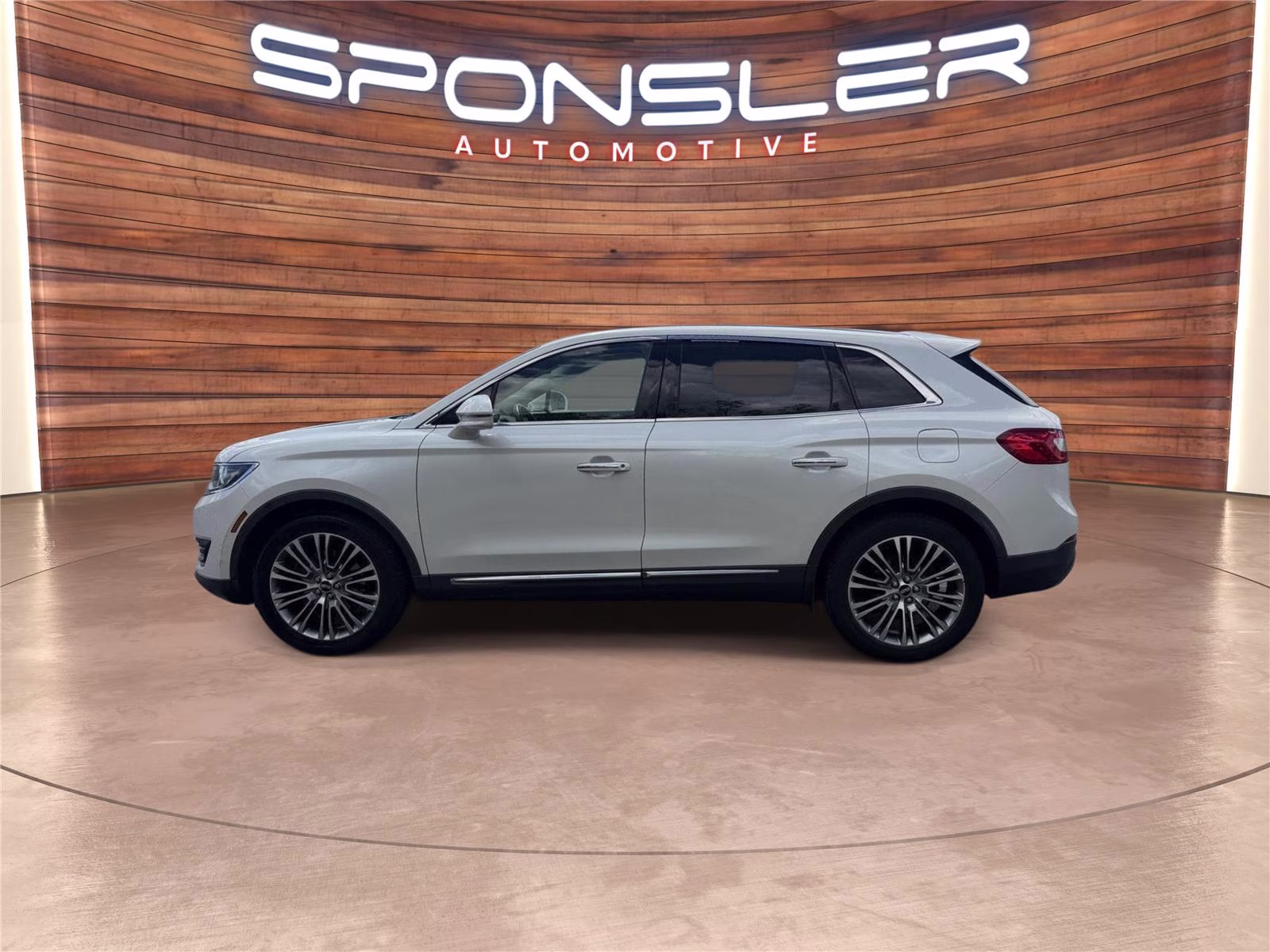2016 White Platinum Metallic Tri-Coat Lincoln MKX Reserve FWD SUV