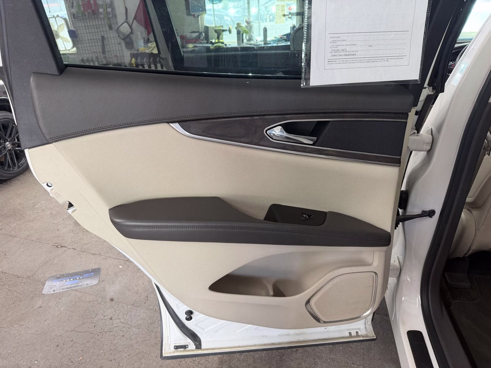 2016 White Platinum Metallic Tri-Coat Lincoln MKX Reserve FWD SUV