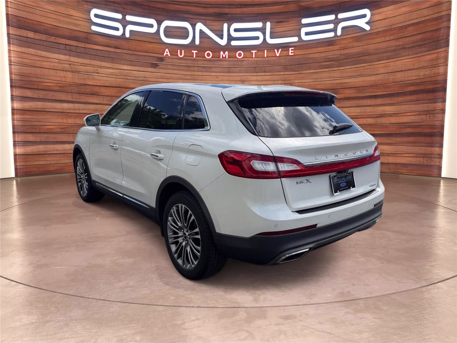 2016 White Platinum Metallic Tri-Coat Lincoln MKX Reserve FWD SUV