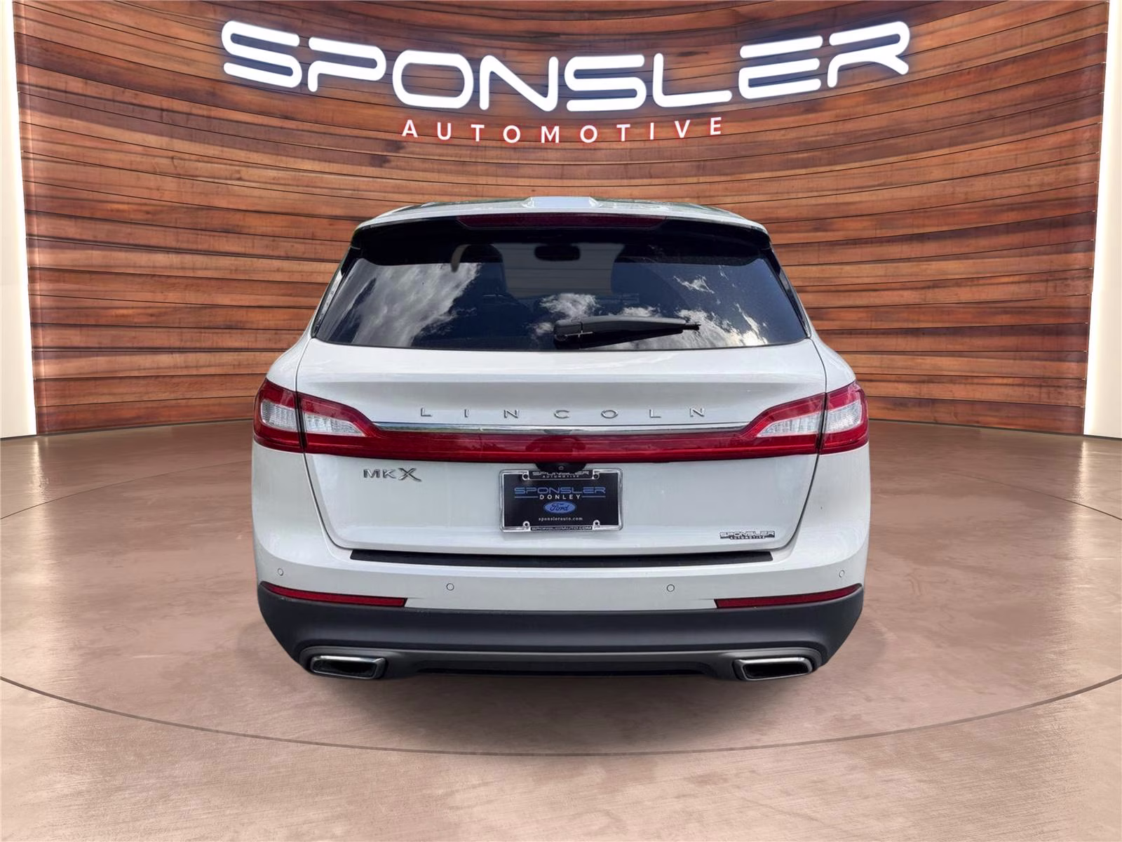 2016 White Platinum Metallic Tri-Coat Lincoln MKX Reserve FWD SUV