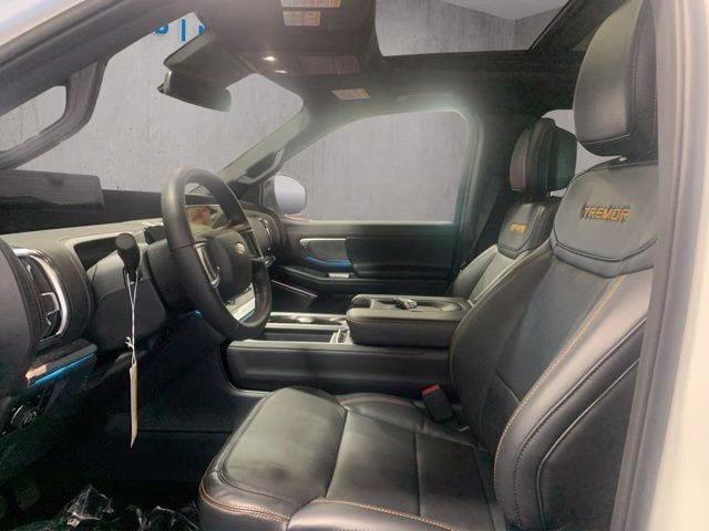 2026 Star White Metallic Tri-Coat Ford Expedition Tremor 4X4 SUV