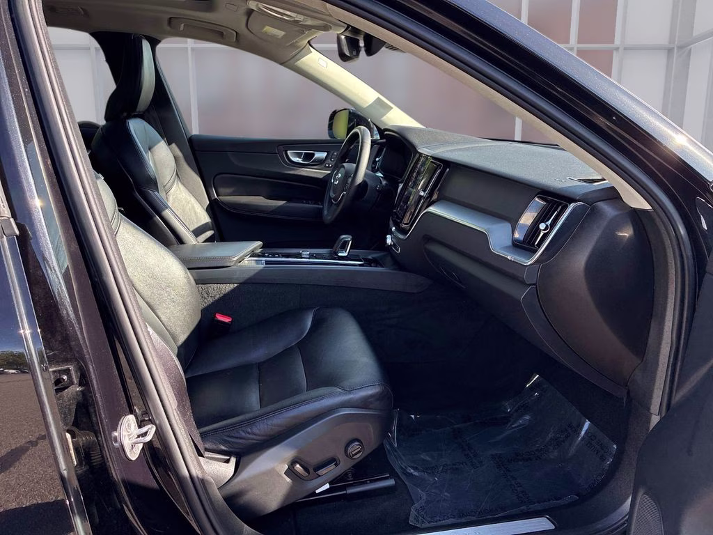 2023 Black Volvo XC60 B5 Core AWD SUV