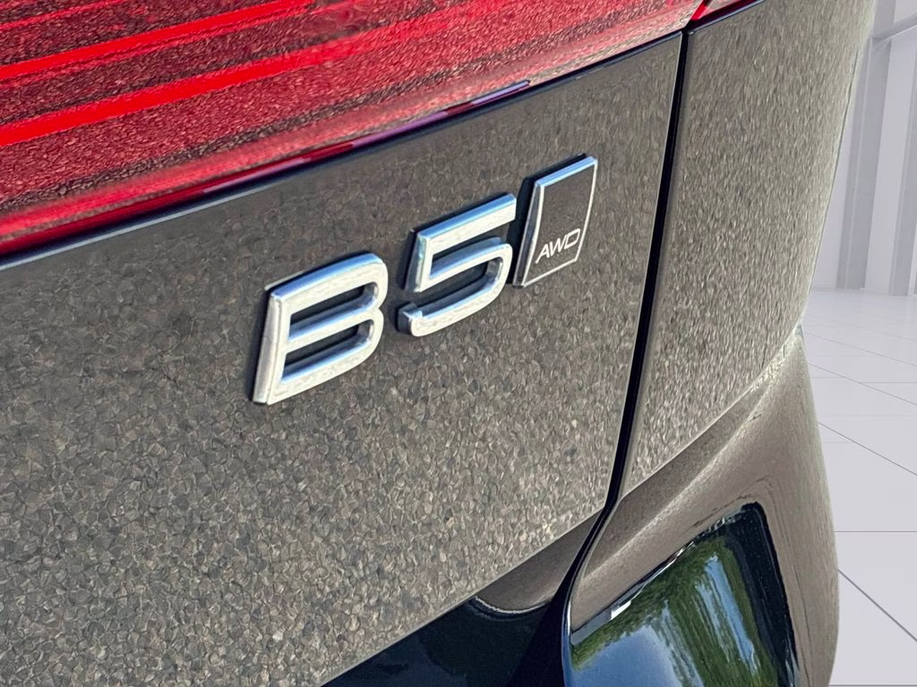2023 Black Volvo XC60 B5 Core AWD SUV