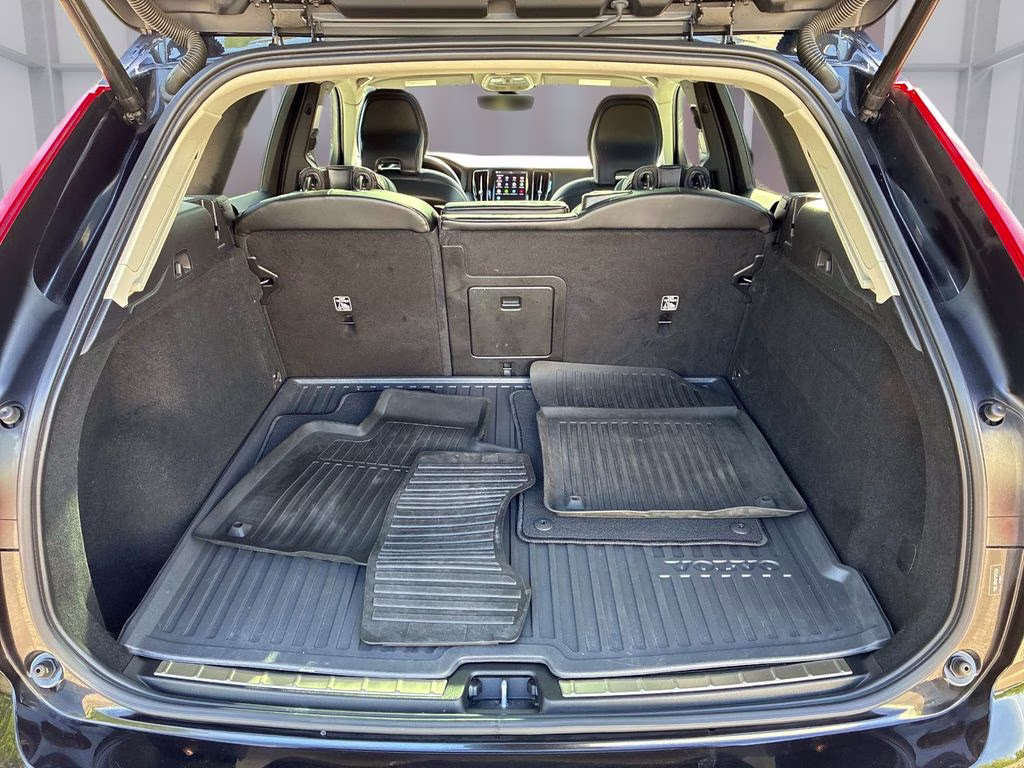 2023 Black Volvo XC60 B5 Core AWD SUV