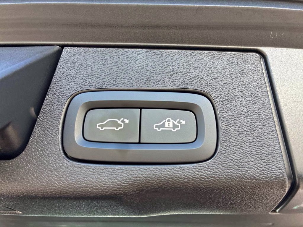 2023 Black Volvo XC60 B5 Core AWD SUV
