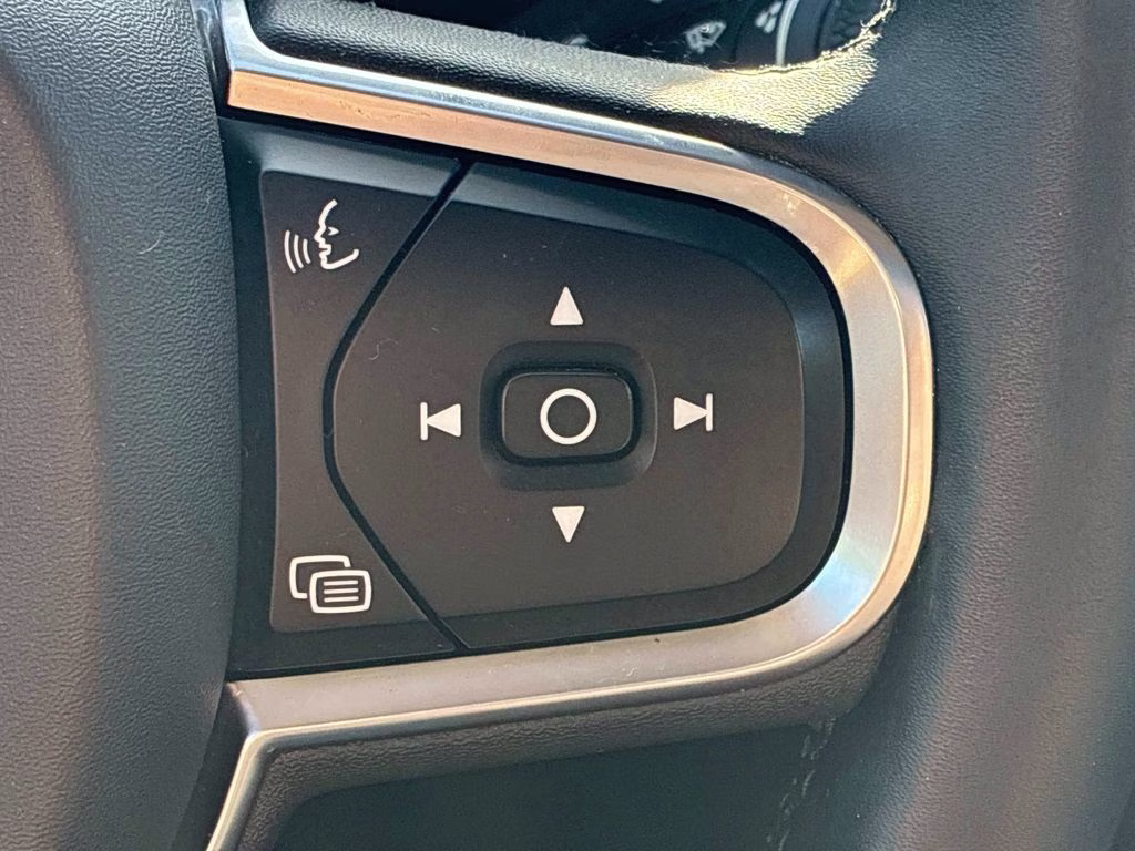 2023 Black Volvo XC60 B5 Core AWD SUV
