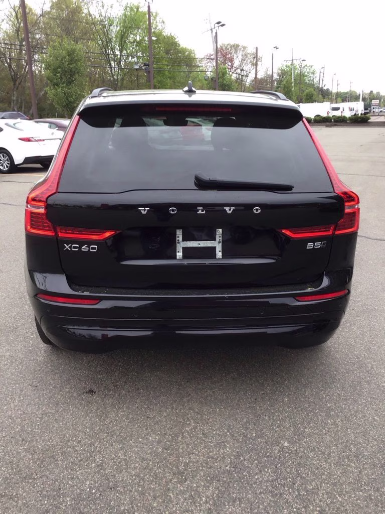 2023 Black Volvo XC60 B5 Core AWD SUV