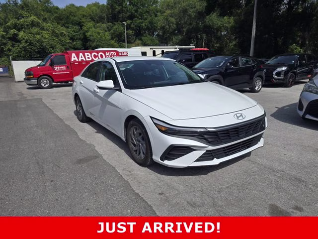 2024 Serenity White Hyundai Elantra SEL FWD Sedan
