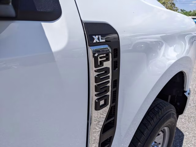 2026 Oxford White Ford Super Duty F-250 SRW 4X4 Truck