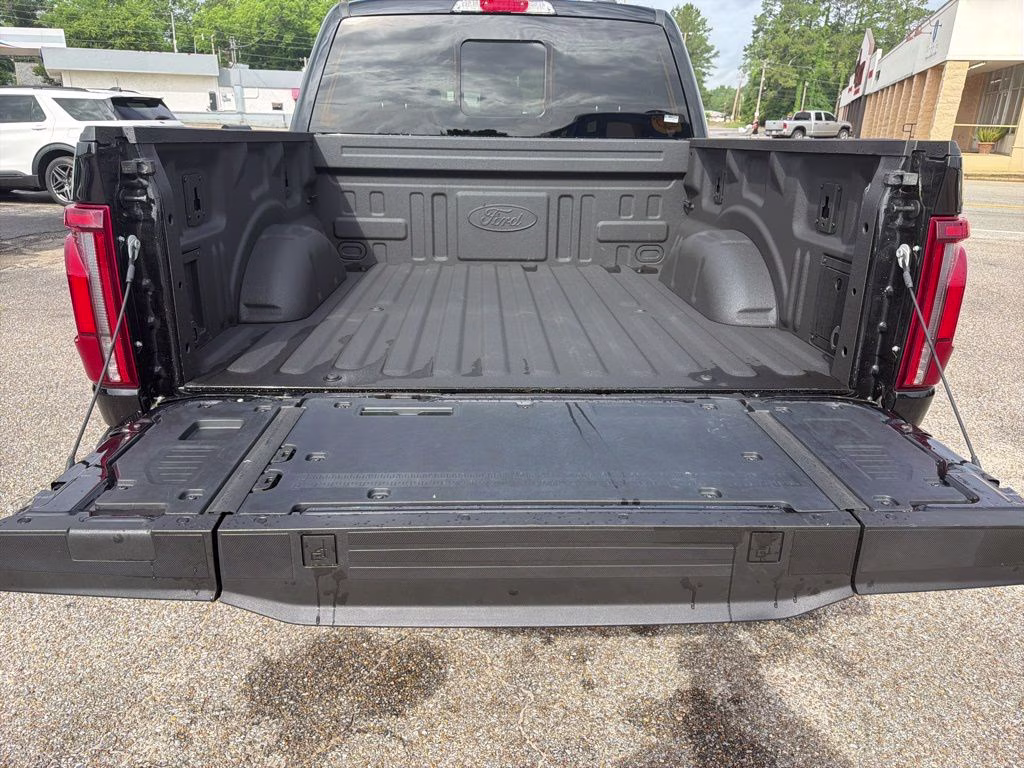 2024 Black Metallic Ford F-150 Lariat 4X4 Truck