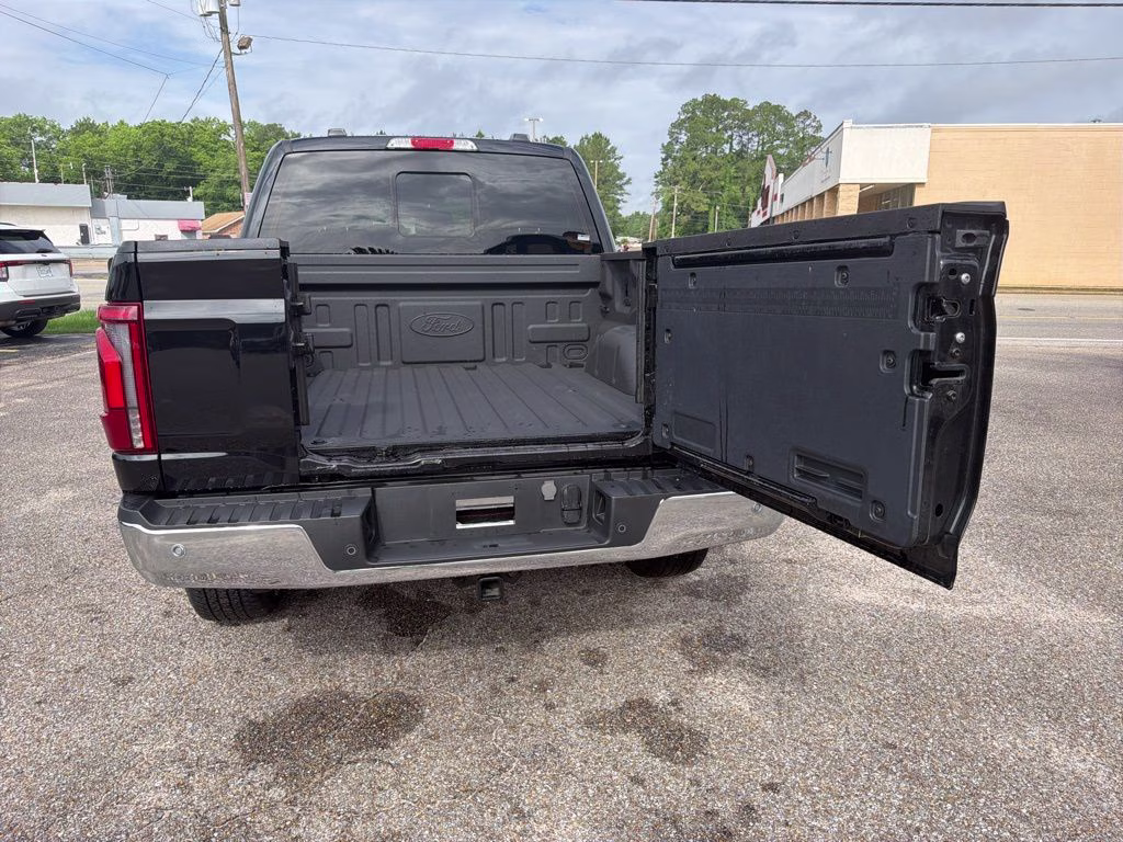 2024 Black Metallic Ford F-150 Lariat 4X4 Truck