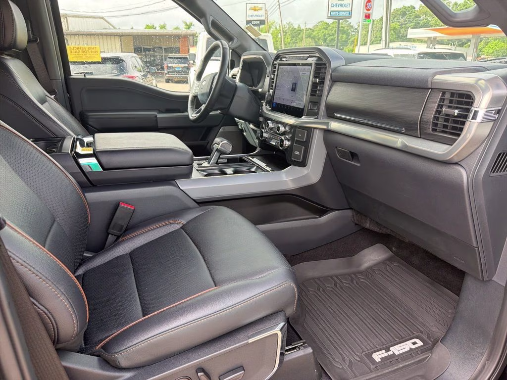 2024 Black Metallic Ford F-150 Lariat 4X4 Truck