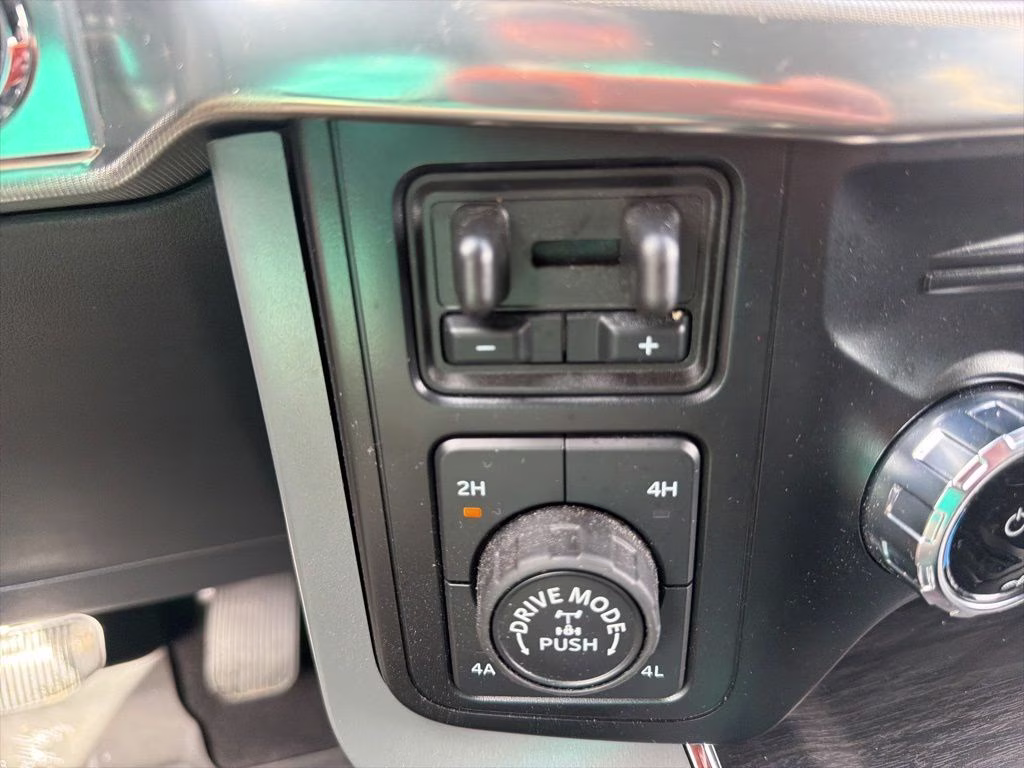 2024 Black Metallic Ford F-150 Lariat 4X4 Truck