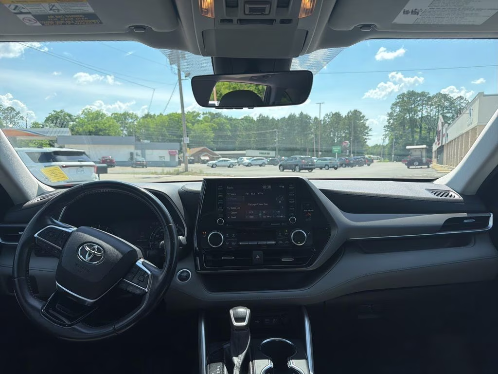 2021 Midnight Black Metallic Toyota Highlander XLE FWD SUV