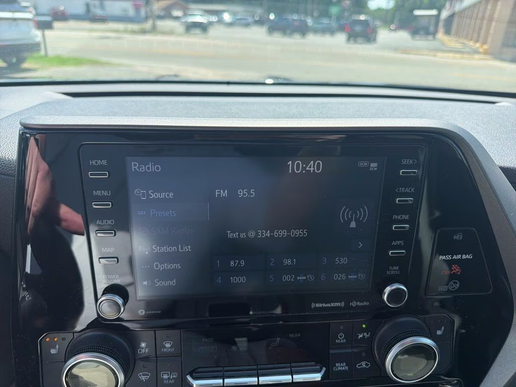 2021 Midnight Black Metallic Toyota Highlander XLE FWD SUV
