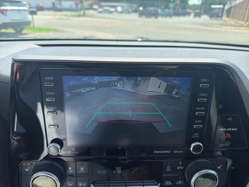 2021 Midnight Black Metallic Toyota Highlander XLE FWD SUV