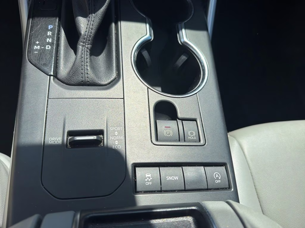 2021 Midnight Black Metallic Toyota Highlander XLE FWD SUV