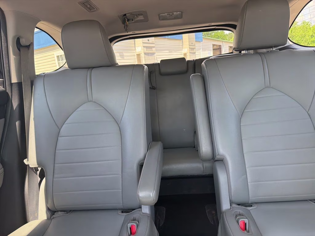 2021 Midnight Black Metallic Toyota Highlander XLE FWD SUV