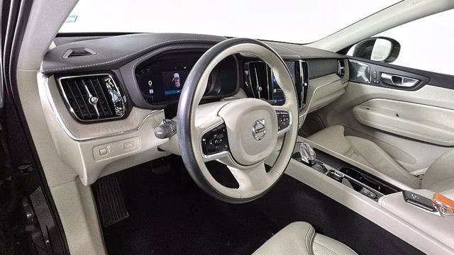 2022 Platinum Gray Metallic Volvo XC60 B5 Inscription FWD SUV