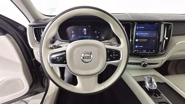 2022 Platinum Gray Metallic Volvo XC60 B5 Inscription FWD SUV