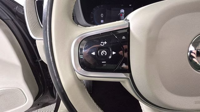2022 Platinum Gray Metallic Volvo XC60 B5 Inscription FWD SUV