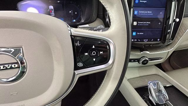 2022 Platinum Gray Metallic Volvo XC60 B5 Inscription FWD SUV
