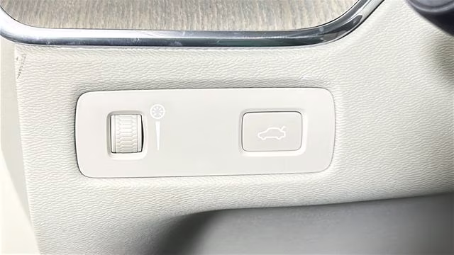 2022 Platinum Gray Metallic Volvo XC60 B5 Inscription FWD SUV