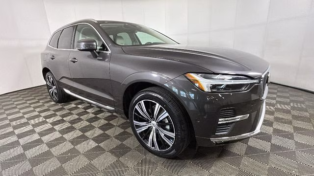 2022 Platinum Gray Metallic Volvo XC60 B5 Inscription FWD SUV
