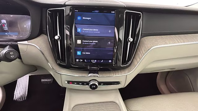 2022 Platinum Gray Metallic Volvo XC60 B5 Inscription FWD SUV