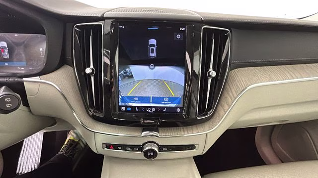 2022 Platinum Gray Metallic Volvo XC60 B5 Inscription FWD SUV